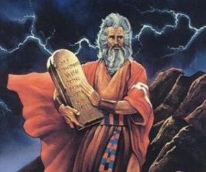 yapboz Hukukun tabletleri ile Musa üzerinde on emir yazılır